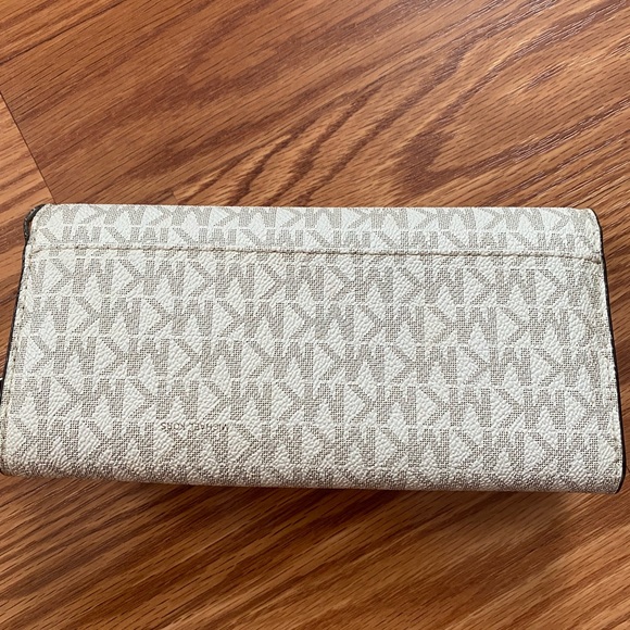 MK snap Wallet - Picture 10 of 15